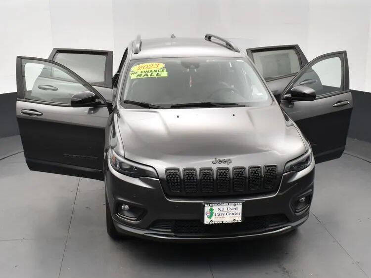 2023 Jeep Cherokee Altitude Lux