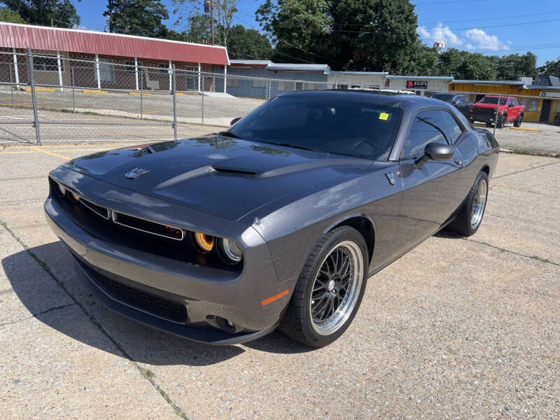 2016 Dodge Challenger R/T's photo