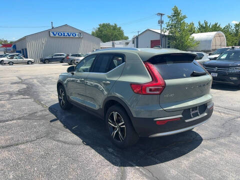 2025 Volvo XC40 B5 Core Bright Theme