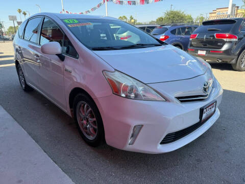2013 Toyota Prius v Three
