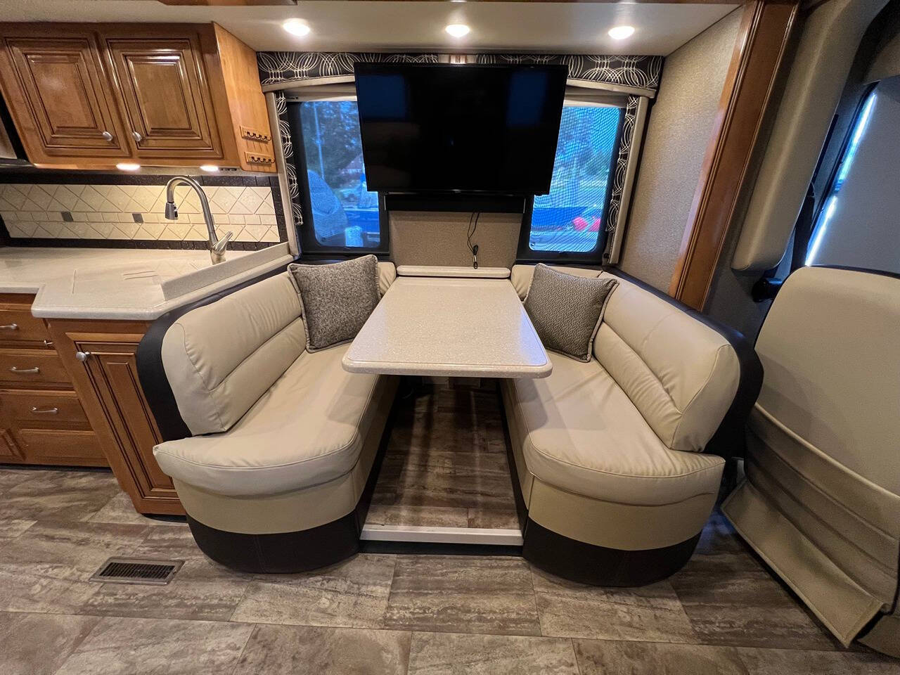 2016 Thor Motor Coach Palazzo for sale at Simple Car Company in Oak Harbor, WA