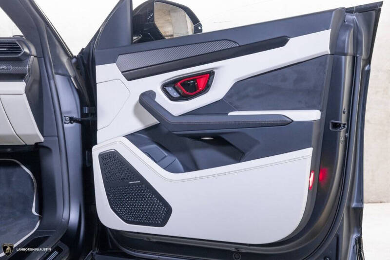 2024 Lamborghini Urus S