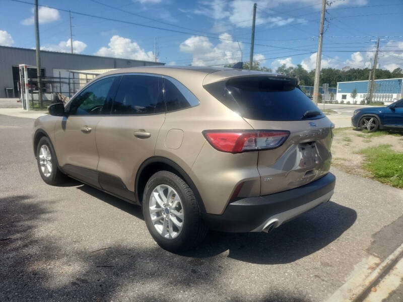 2020 Ford Escape SE