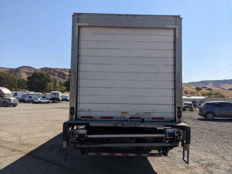 2018 Freightliner M2 106