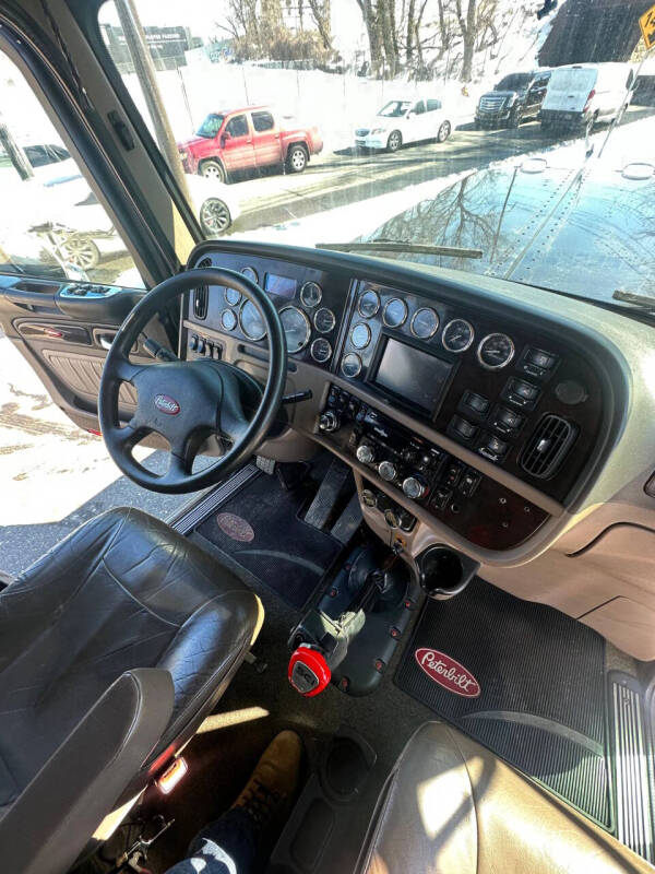 2020 Peterbilt 389