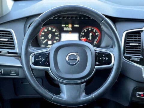 2017 Volvo XC90 T6 Momentum