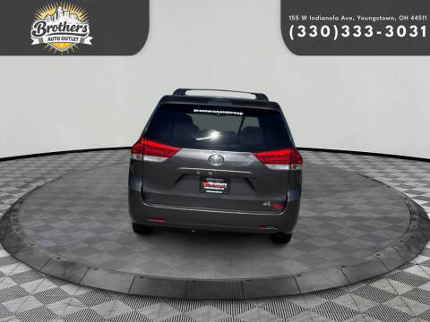 2011 Toyota Sienna LE 7-Passenger