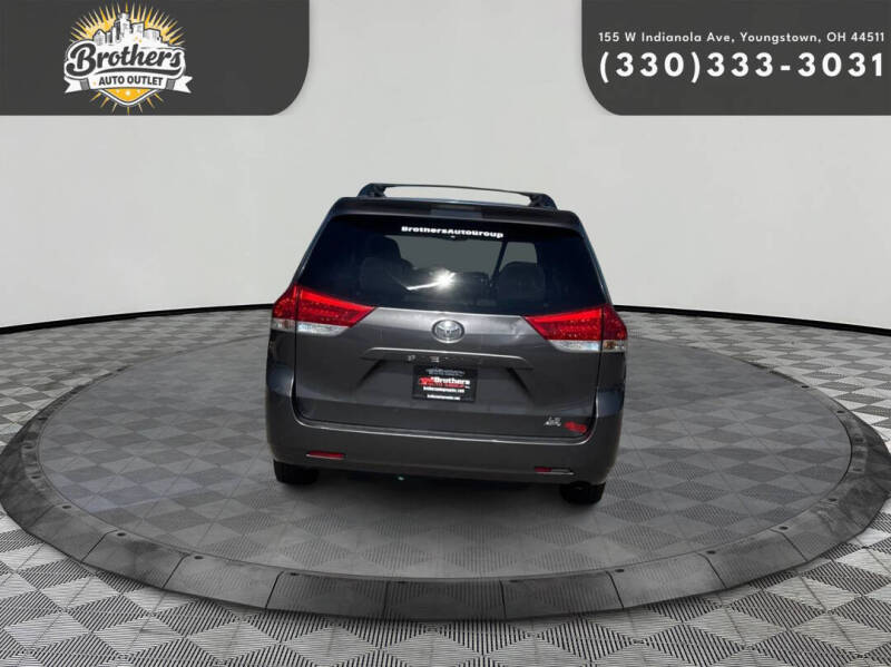 2011 Toyota Sienna LE 7-Passenger