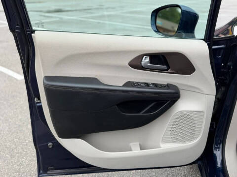 2017 Chrysler Pacifica Touring-L Plus