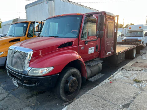 2003 International DuraStar 4300 for sale at Connect Truck and Van Center in Indianapolis IN