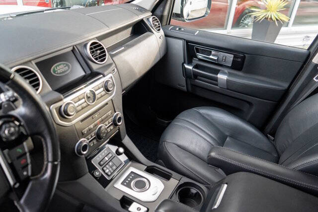 2016 Land Rover LR4 17