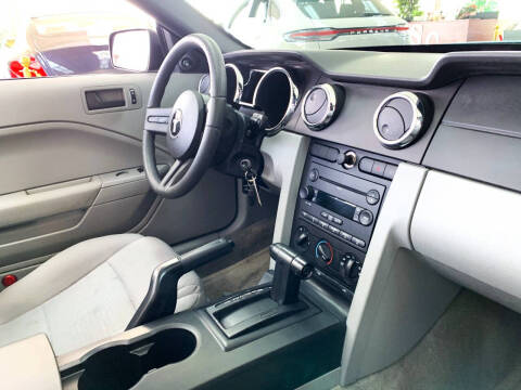 2007 Ford Mustang V6 Deluxe