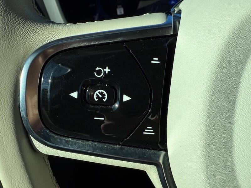 2024 Volvo S60 B5 Plus Dark Theme