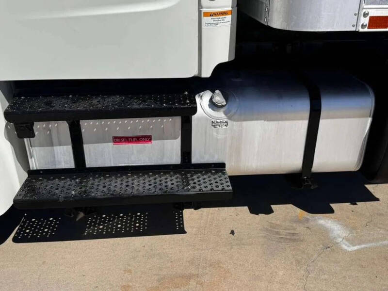 2017 Freightliner M2 106