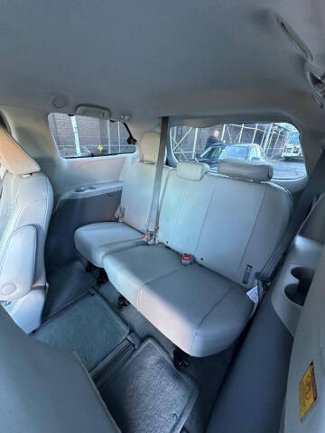 2012 Toyota Sienna XLE 7-Passenger
