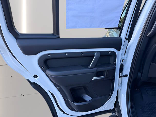 2026 Land Rover Defender 110 P300 S