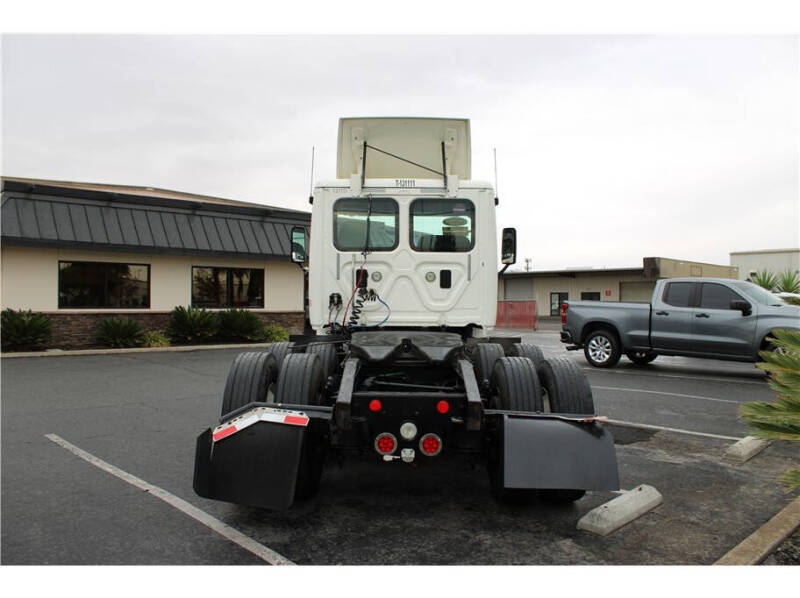 2016 Freightliner Cascadia