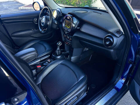 2017 MINI Hardtop 4 Door Cooper