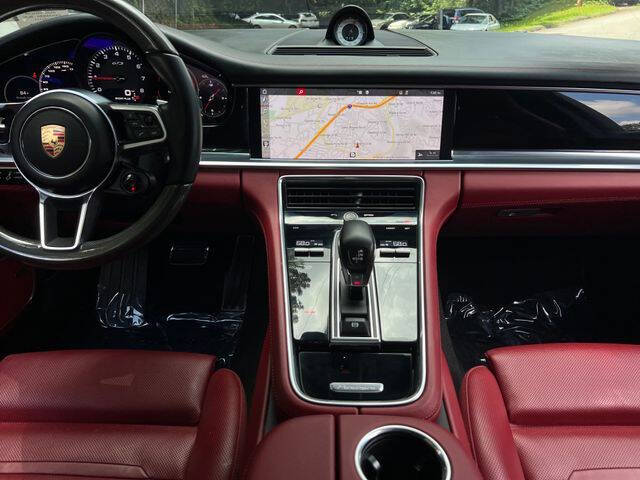 2020 Porsche Panamera GTS Sport Turismo