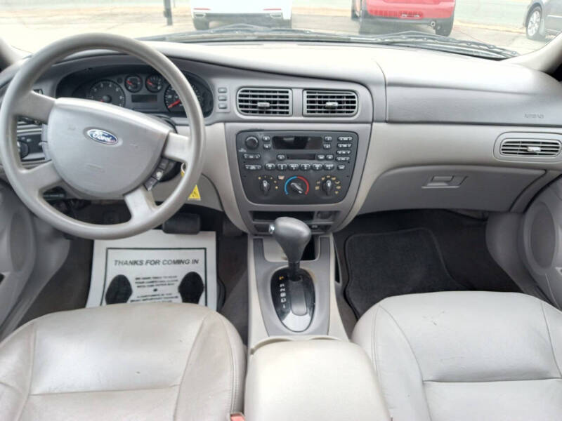 2005 Ford Taurus SE