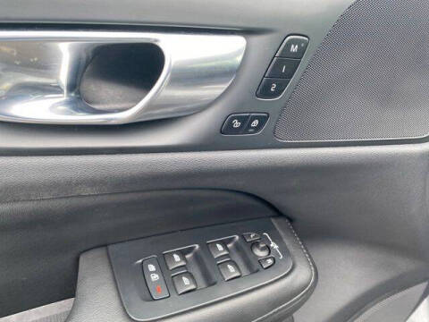 2025 Volvo V60 Cross Country B5 Plus