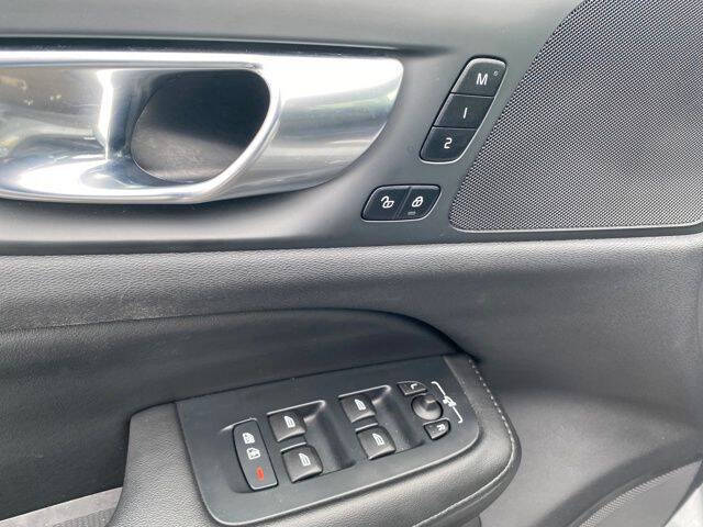 2025 Volvo V60 Cross Country B5 Plus