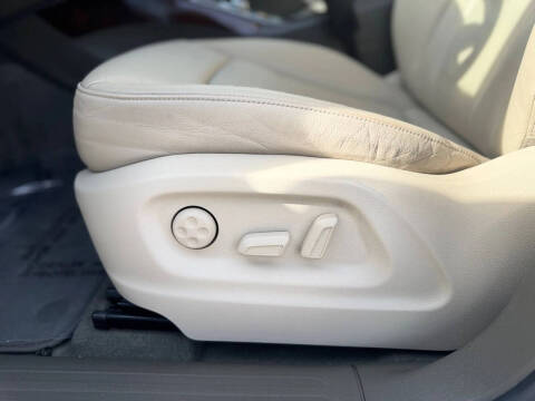 2012 Audi Q5 3.2 quattro Premium Plus