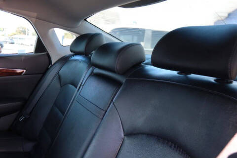 2017 Kia Cadenza Technology