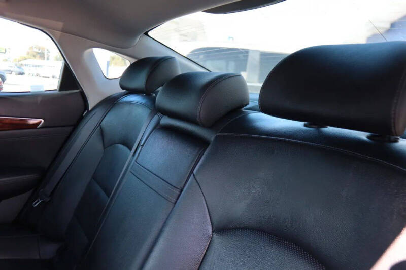 2017 Kia Cadenza Technology