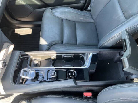 2024 Volvo XC90 Recharge T8 Ultimate Bright Theme 7P