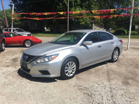 2016 Nissan Altima for sale at Antique Motors in Plymouth IN