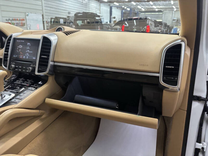 2017 Porsche Cayenne Platinum Edition