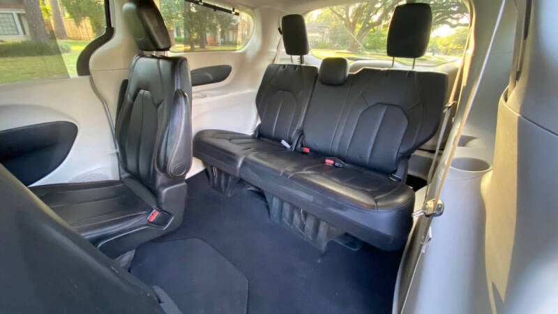 2020 Chrysler Pacifica Touring L photo 20