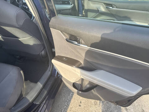 2022 Toyota Camry Hybrid LE