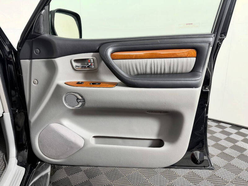 2004 Lexus LX 470