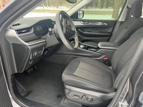 2023 Jeep Grand Cherokee L Laredo