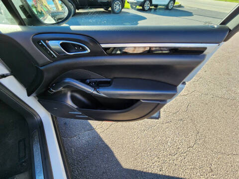 2014 Porsche Cayenne Platinum