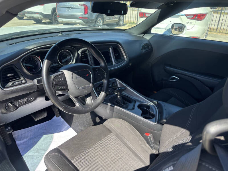 2022 Dodge Challenger SXT