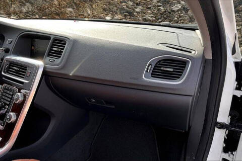 2015 Volvo V60 Cross Country T5