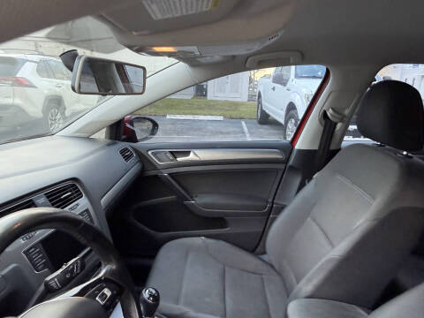 2017 Volkswagen Golf TSI S