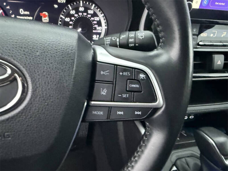 2023 Toyota Highlander LE