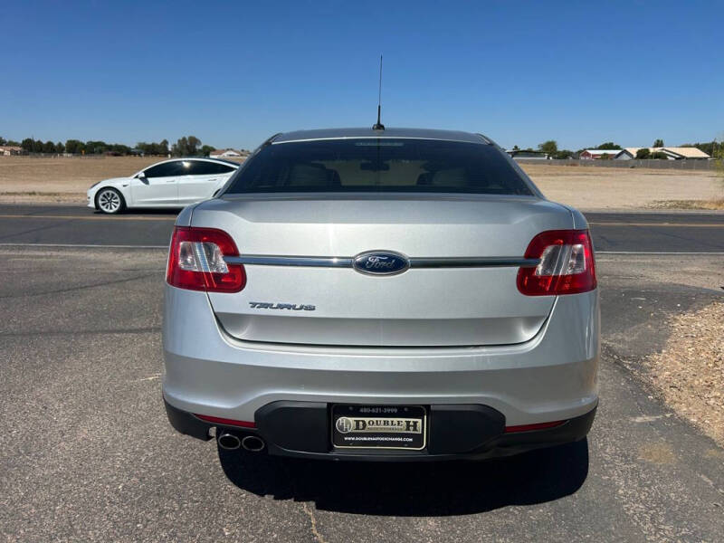 2011 Ford Taurus SE