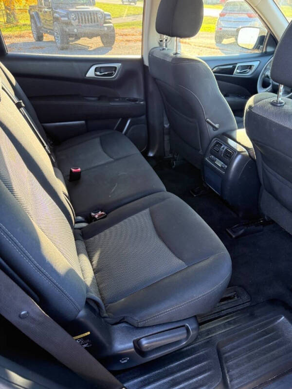 2017 Nissan Pathfinder SV