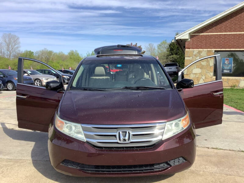 2011 Honda Odyssey null photo 16