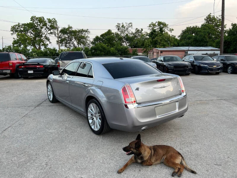 2011 Chrysler 300 C