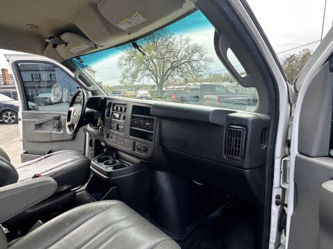 2017 Chevrolet Express 2500