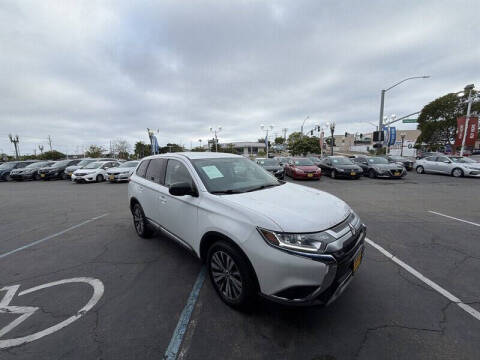 2020 Mitsubishi Outlander SE