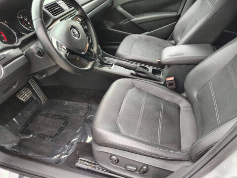 2017 Volkswagen Passat 1.8T R-Line