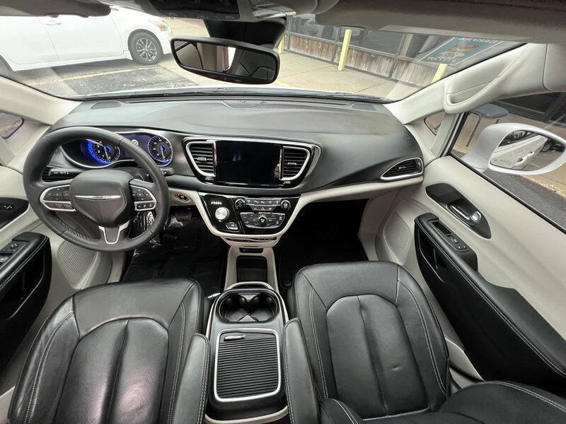 2022 Chrysler Pacifica Touring L