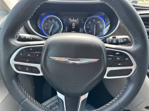 2022 Chrysler Voyager LX